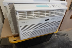 Denaili Aire wall air conditioner (like new)