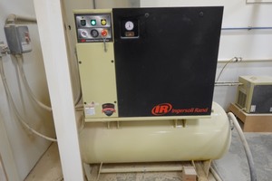 Ingersoll Rand rotary screw air compressor, 15 hp, 3700 hours, 3-phase