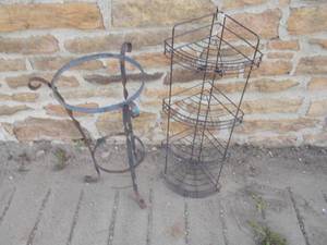 Vintage Wire Plant Stand and Lawn Decor Lot #358