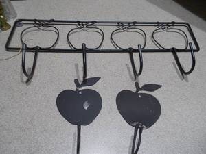 Apple-Themed Black Metal Kitchen Wall Rack with Hanging Hooks & Matching Wall Hooks