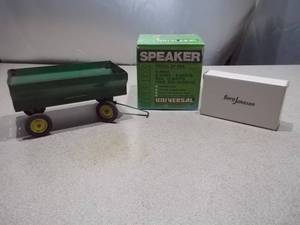 Vintage 116 Scale John Deere Toy Flare Box Wagon & Universal Extension Speaker