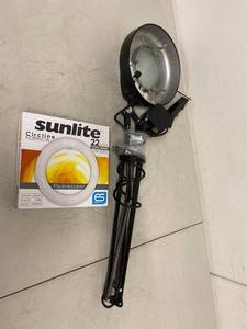Magnifying Clamp Desk Lamp Articulating Arm with NIB Sunlite 22W Circline Bulb