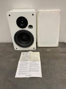 TOA 70V White Wall Speaker w Removable Grille 2.5 5 10 15W Taps