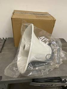 TOA SC-650 Paging Horn Speaker 50W 16 Ohm w Mounting Bracket Original Box