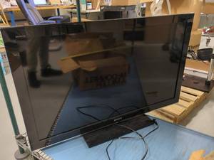 Sony Bravia 40 Inch LCD TV KDL-40BX450 with Stand
