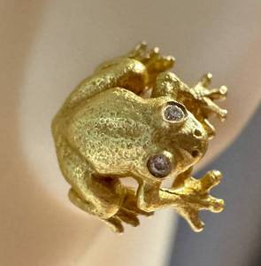 Gold Frog Earring 18K