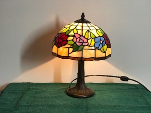 Tiffany Style 14.5T Stained Glass Shade Table Lamp 9.75 AcrossRoses Shade