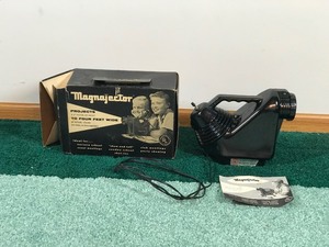 Vintage Magnajector - Projects a 4 Picture or Object to Four Feet Wide in Color - No Slides or Films Required