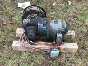 Heavy Duty Wench Mounted on 4x4 Post Timbers - Works