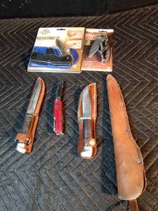 Knives and extra sheath