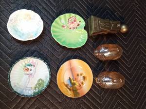 3 banks and 4 decorative plates