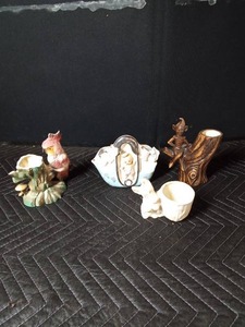 4 Vintage small planters