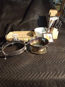 Kitchen items9 x 13 pan with carrier, silver look casserole, Hamilton Beach mixing bowl and 2 piece silver plate