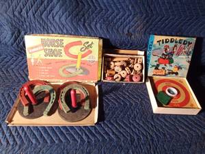 1930s Tiddley Winks game, 1950s Rubber Horseshoes Set and box of vintage Tinker Toys,