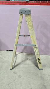 Keller Fiberglass Stepladder