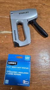 Stanley Staple Gun & Staples
