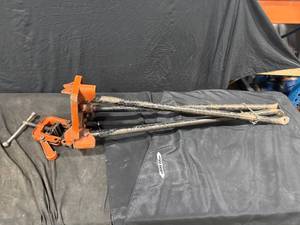 Metal Pipe Vise with Legs