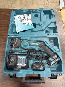 Makita RJ03 12V Reciprocating Saw Kit