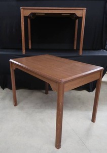 2 TABLE DESKs