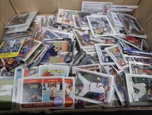 LG LOT OF COLLECTIBLE BASEBALL CARDS