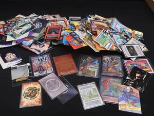 MIXED LOT OF COLLECTIBLE CARDS