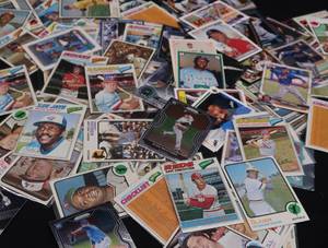 BASEBALL COLLECTIBLE CARDS 1977