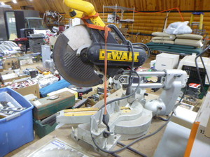 DeWalt 12 Compound Miter Saw