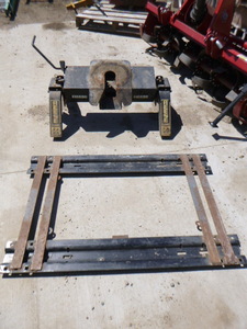 Reese 5th Wheel Hitch with Base