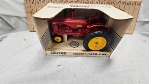 16 Ertl Massey Harris 44 Die Cast wBox