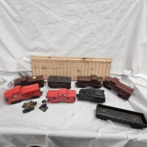 Lot of 8 Lionel Box Cars, Caboose, Etc