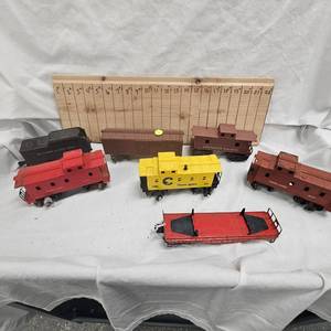 Lot of 7 Lionel Box Cars, Caboose, Etc