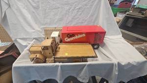Model Wood Flatbread Truck and Go Gambles Truck Hauler