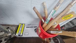 Preformax Grease Gun with 8 Hickory Hammer Handles