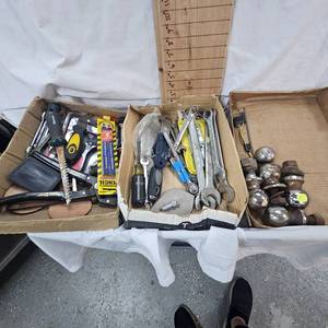 Adjustable Wrench tool lot with 5 balls