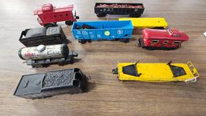 Lot of 9 Lionel Box Cars, Caboose, Etc