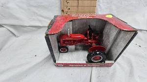 Ertl IH Farmall B Tractor, Like New with Box