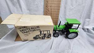 Ertl Deutz-Allis Tractor 116 with Box