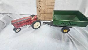 Tru Scale Tractor and Fleet Farm Gravity Box