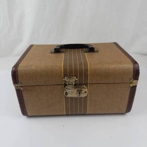 Vintage Hard-Sided Train Case With Lock - No Key