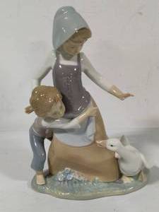 Lladro Avoiding the Goose Figurine #5033