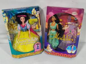 Walt Disneys Snow White & Jasmine Dolls In Box