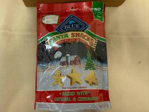 2x 4 11oz Bags Blue Buffalo Santa Snack Biscuits