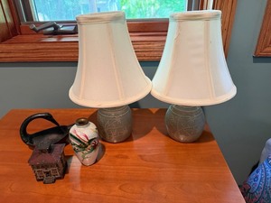 Mixed Decorative Lot of 5 With Pair of Ceramic Table Lamps