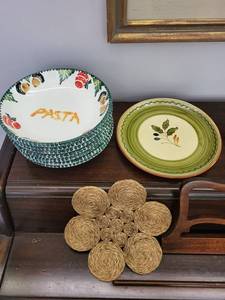 Ceramic Pasta Bowls, Serving Bowl & Woven Placemats Mixed Lot