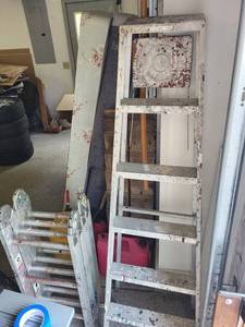 Mixed Lot 2 Aluminum Ladders