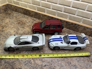 Maisto & Matchbox 118 Diecast Car Lot Mercedes Jeep Viper