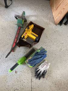 McCulloch Chainsaw Weed Eater Hedge Trimmer Garden Tool Lot