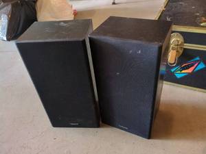 Magnavox LSB 30015 8 Ohm Stereo Bookshelf Speaker Pair Black