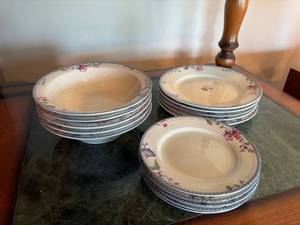 Oneida Fine Porcelain Blue Lattice 14-Piece Dinnerware Set Plates & Bowls