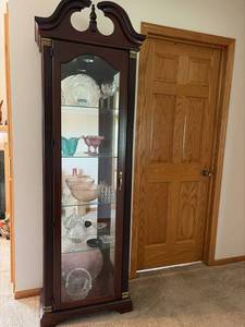 Traditional Cherry Finish Lighted Curio Display Cabinet w Glass Shelves